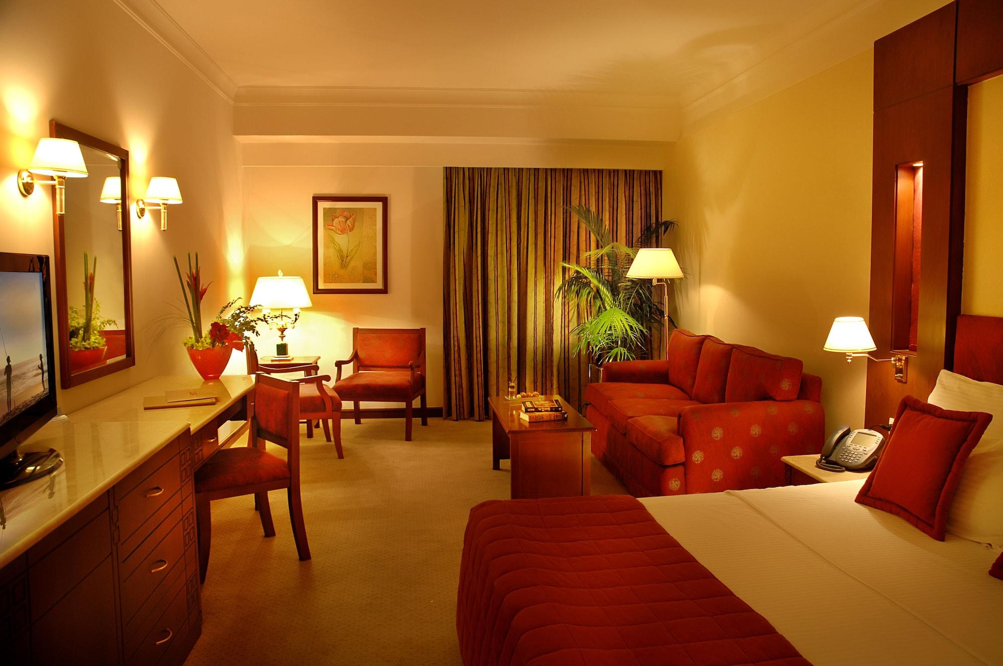 Safir Hotel Cairo Giza Exterior foto A suite at the Hilton Athens