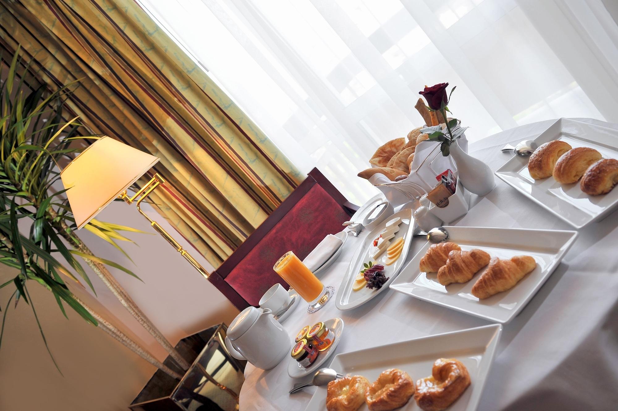 Safir Hotel Cairo Giza Exterior foto A typical breakfast