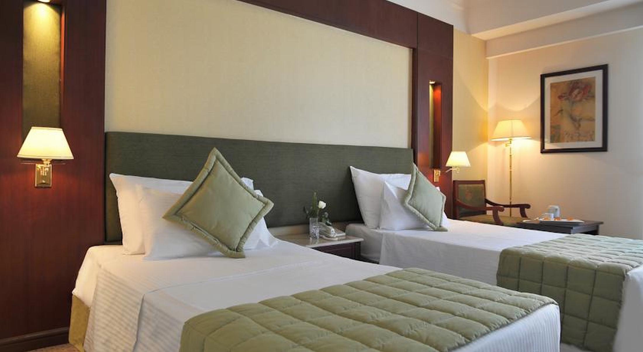 Safir Hotel Cairo Giza Zimmer foto A room at the hotel