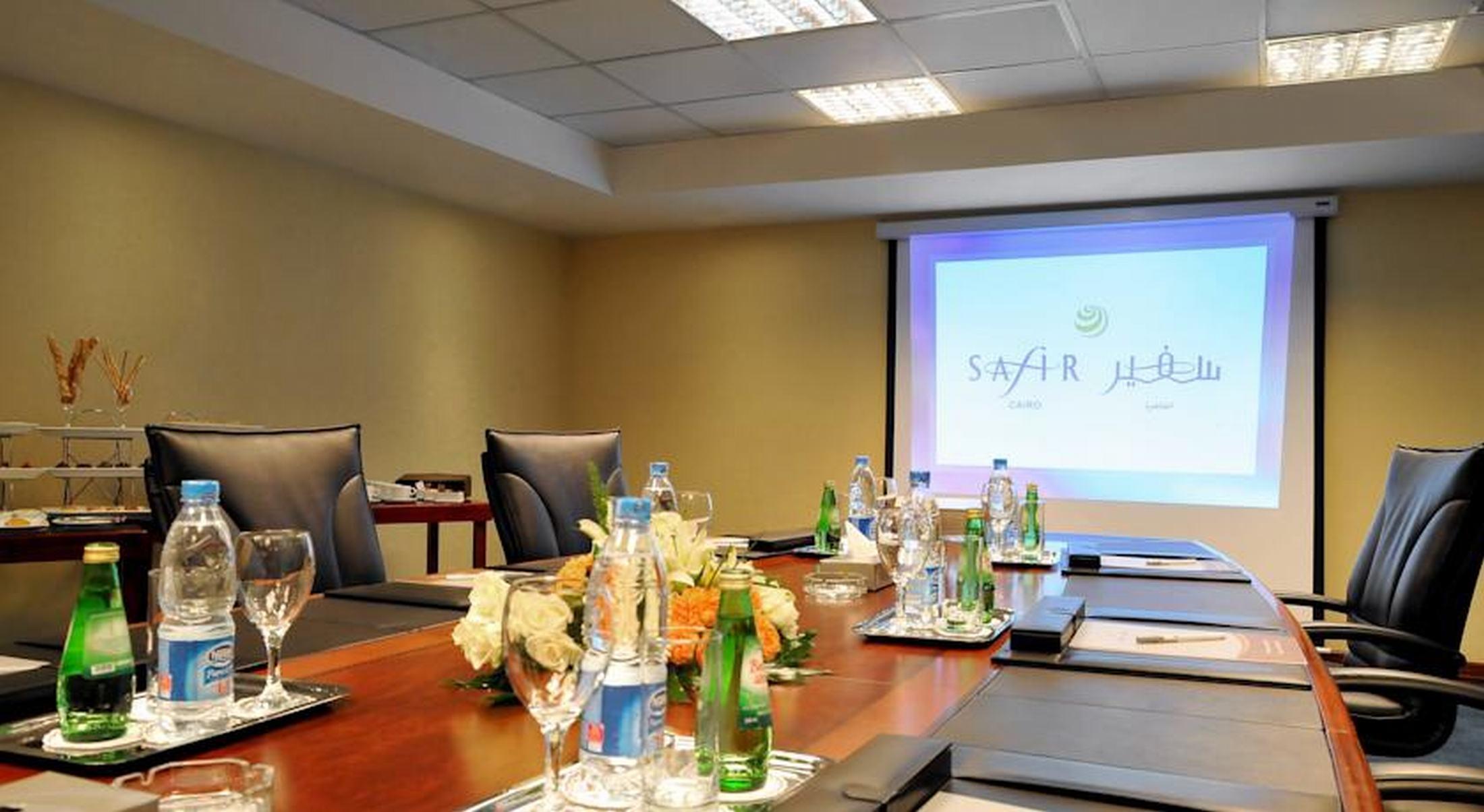 Safir Hotel Cairo Giza Exterior foto A meeting room at the hotel