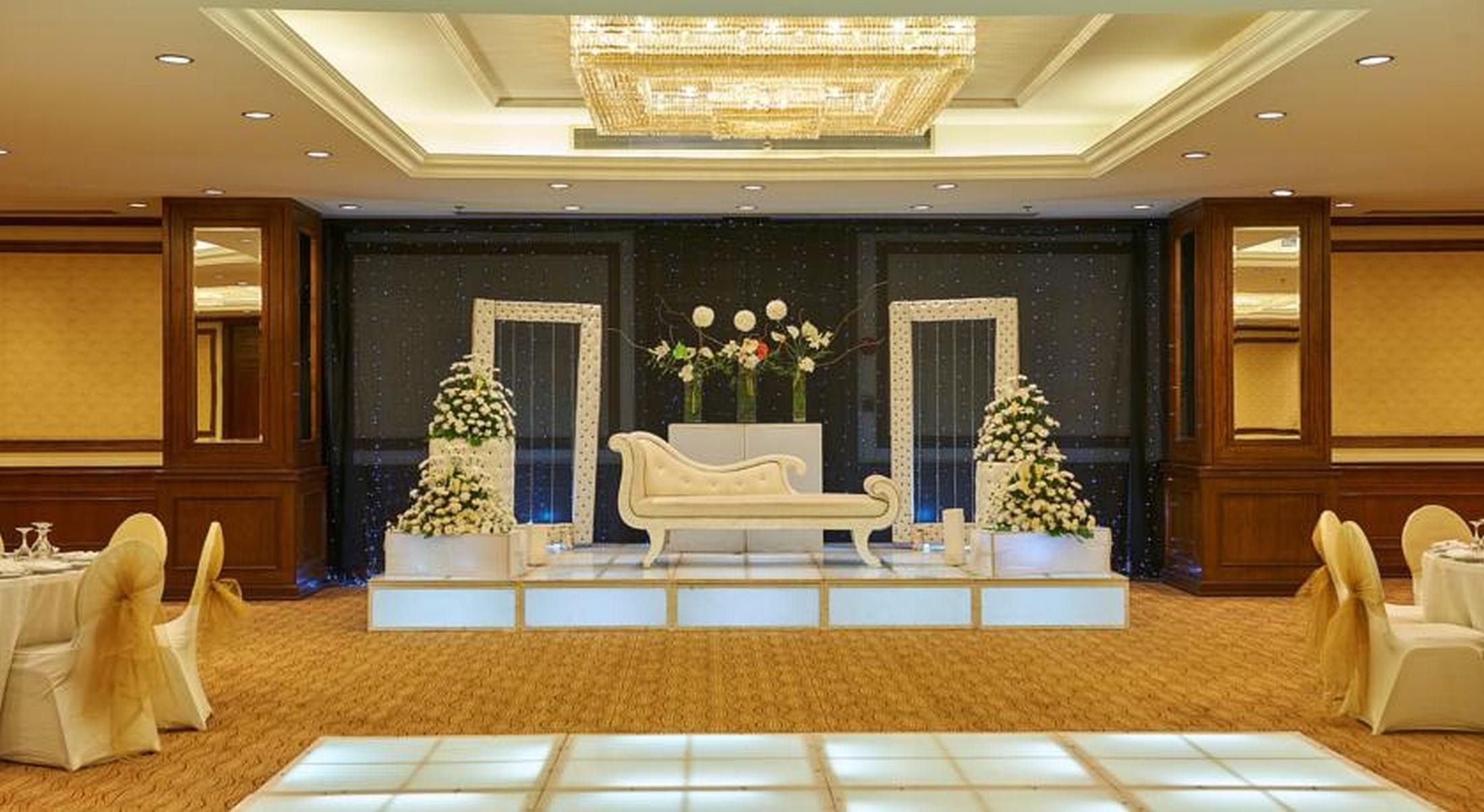 Safir Hotel Cairo Giza Exterior foto A modern Malay wedding reception