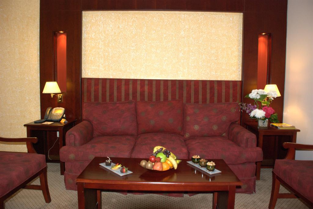 Safir Hotel Cairo Giza Zimmer foto A suite at the hotel