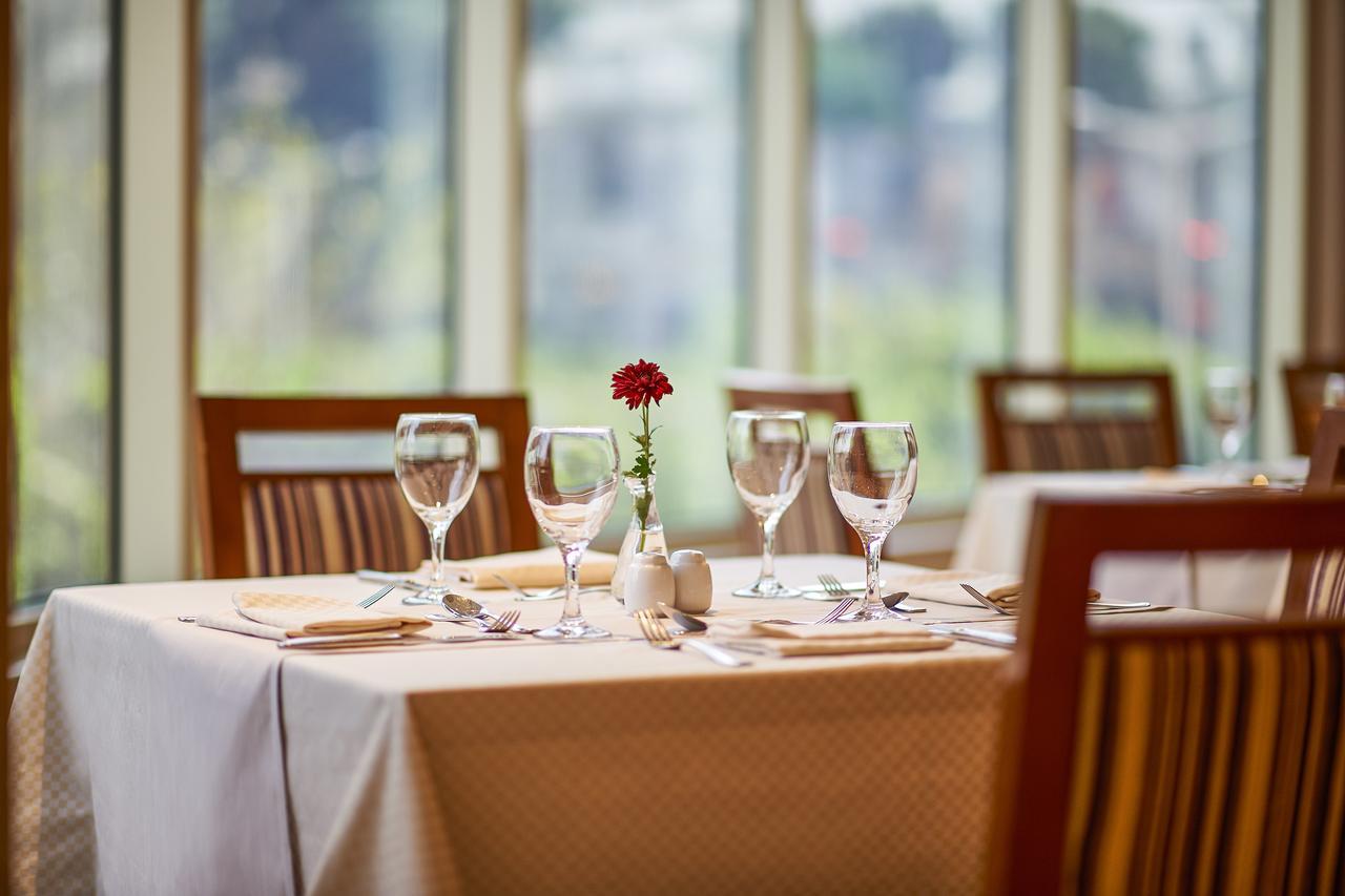 Safir Hotel Cairo Giza Exterior foto A table set for fine dining
